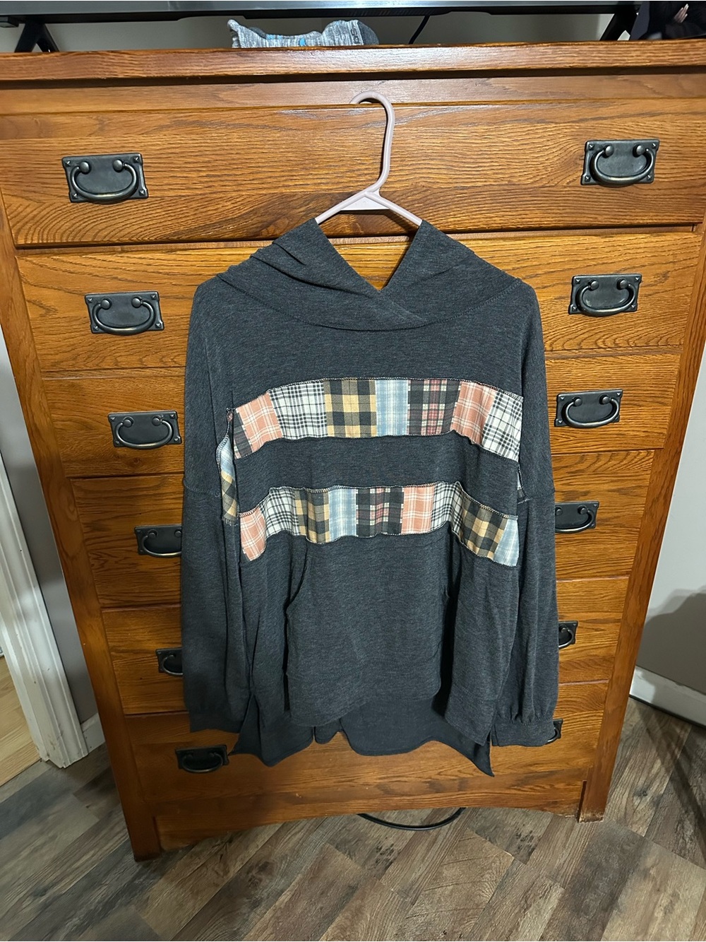 Women's Dark Gray Hooded Long-Sleeve Tee with Plaid Stripe